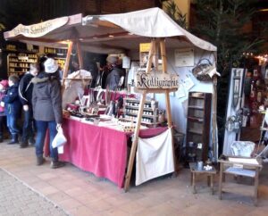 Wildwald-Weihnachtsmarkt: mein Kalligraphiestand unterm Zeltdach