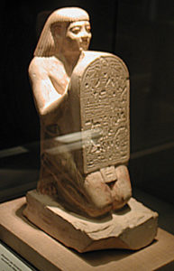 Ägyptischer Schreiber mit Steintafel, Ägyptisches Museum Berlin